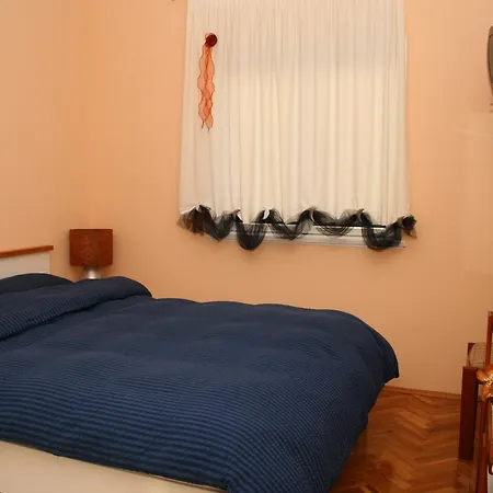 Jelsa 4019a Apartmán